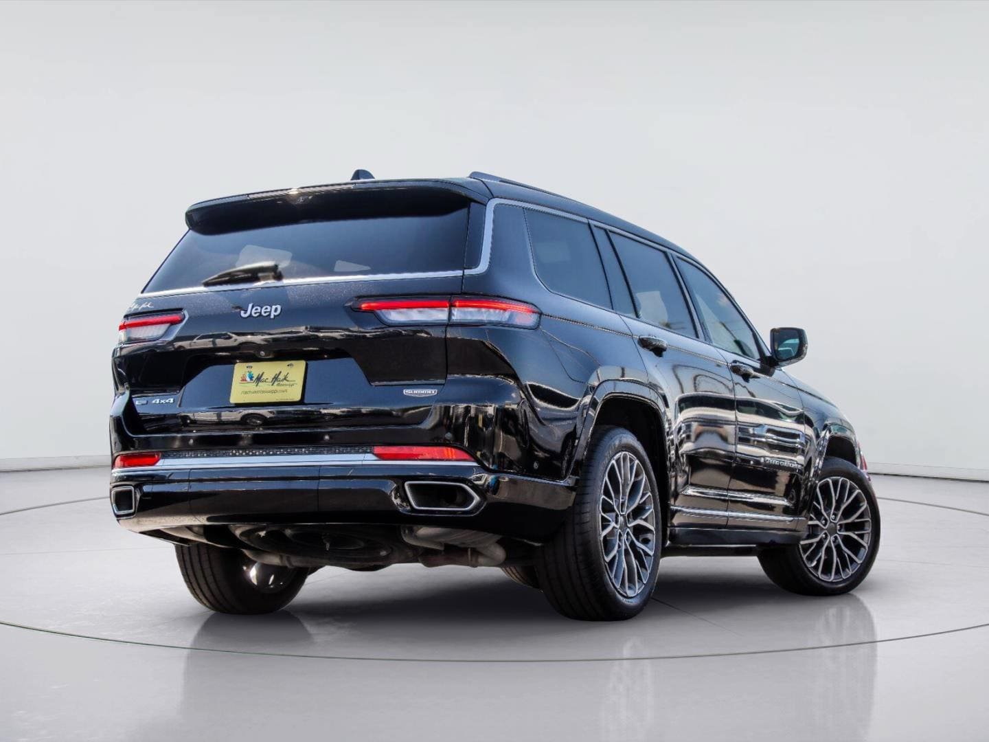 Used 2023 Jeep Grand Cherokee L Summit AWD/4WD image 4
