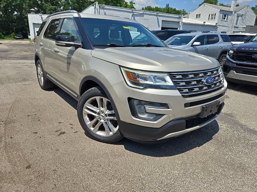 Certified 2017 Ford Explorer XLT w/ Equipment Group 202A AWD/4WD image 3