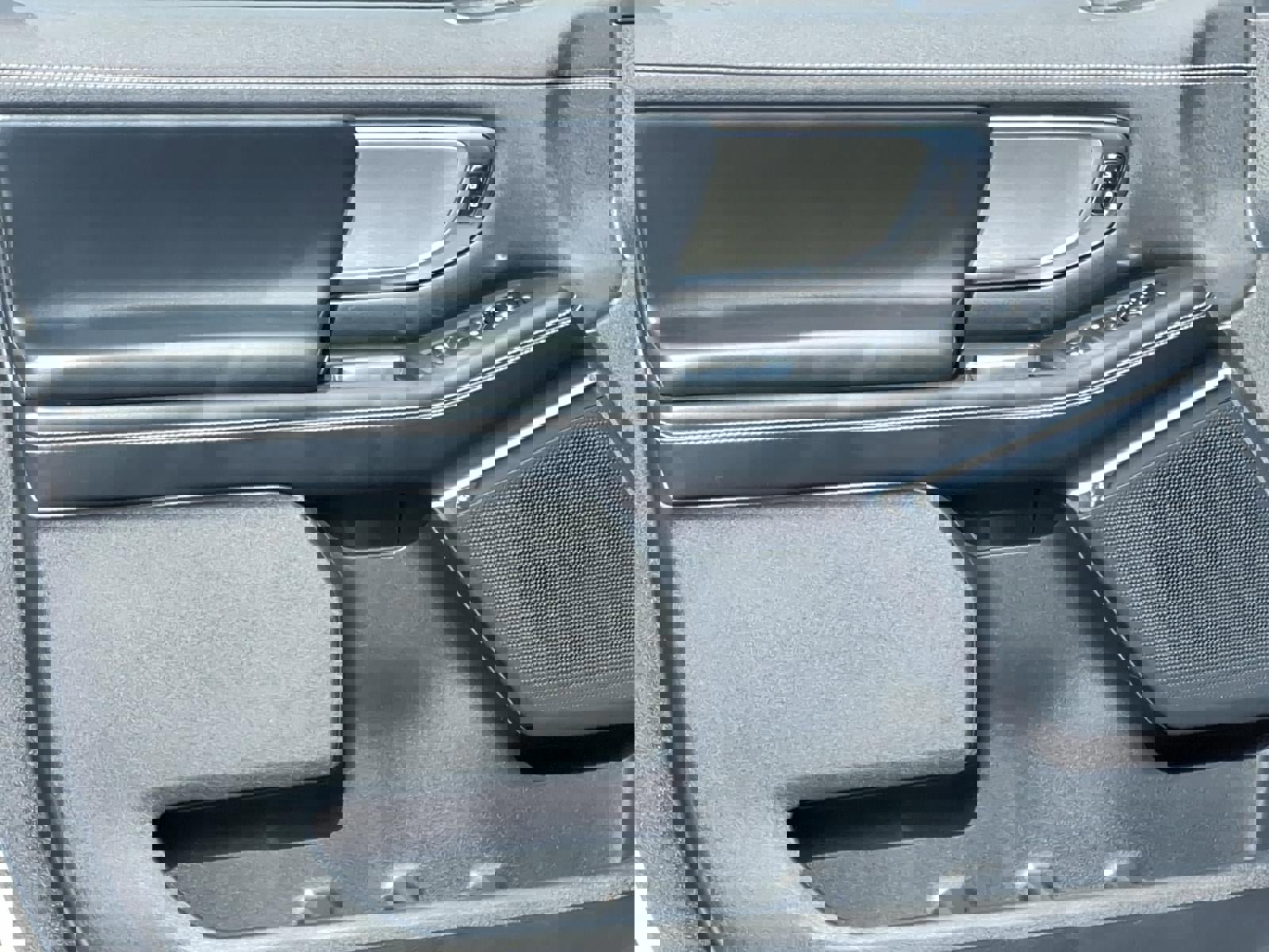 Certified 2025 Ford Expedition Platinum image 21