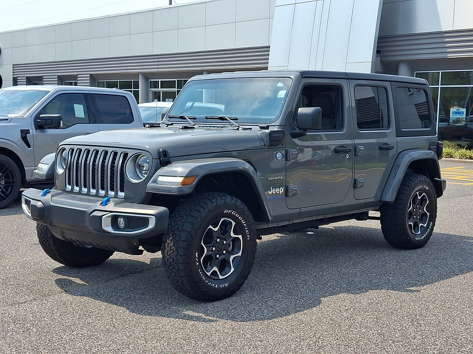 Used 2023 Jeep Wrangler Unlimited Sahara w/ Cold Weather Group AWD/4WD image 5