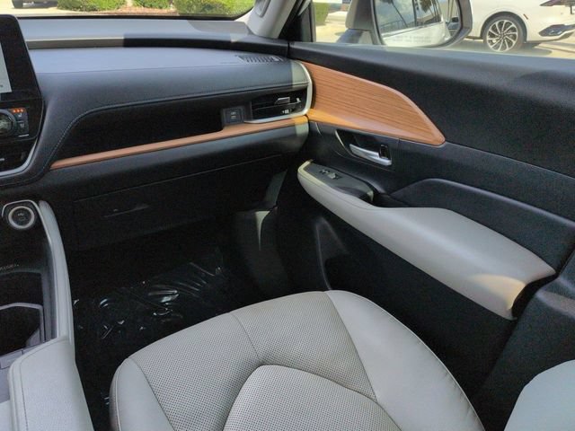Used 2024 Toyota Grand Highlander Limited FWD image 16