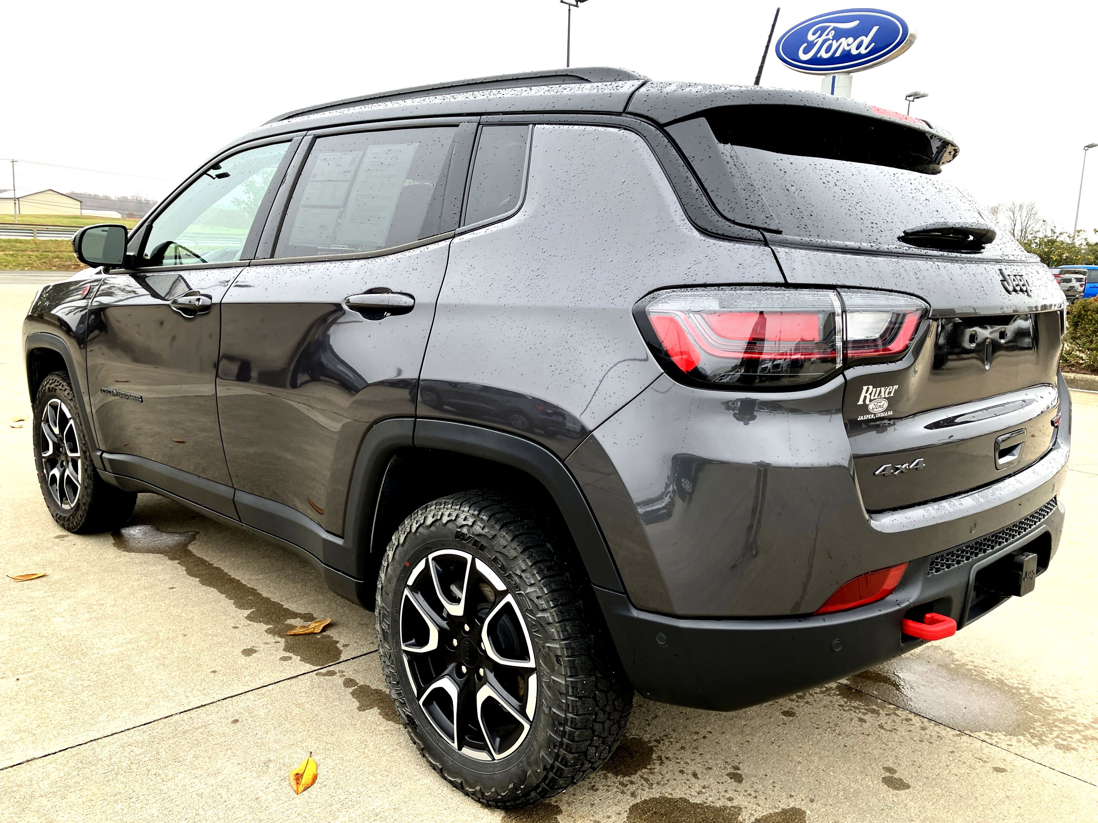 Used 2024 Jeep Compass Trailhawk w/ Trailhawk Elite Group image 3