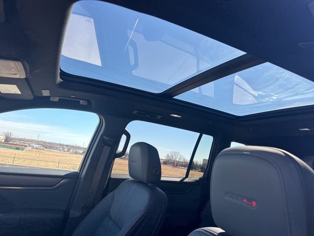 Used 2024 GMC Acadia AT4 w/ Luxury Package image 10