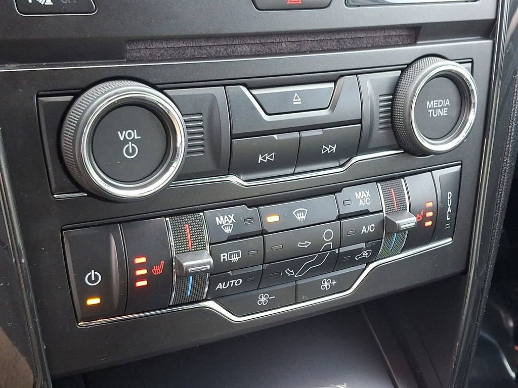 Certified 2018 Ford Explorer XLT w/ Equipment Group 202A image 17