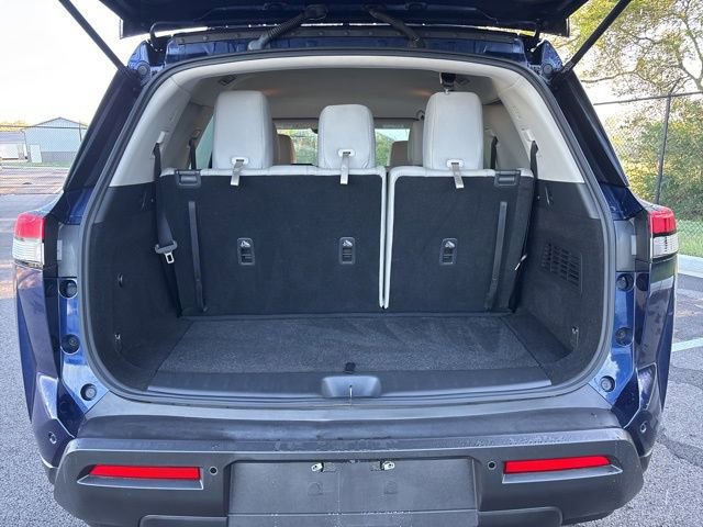 Used 2022 Nissan Pathfinder SV w/ SV Black Package image 11