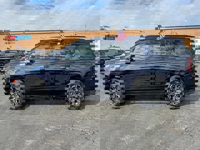 Used 2024 Chevrolet Tahoe Z71 w/ Z71 Off-Road Package image 3