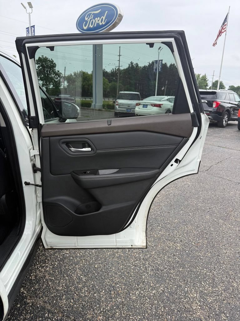 Used 2023 Nissan Rogue SL w/ SL Premium Package AWD/4WD image 15