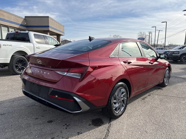 Used 2024 Hyundai Elantra SEL image 5