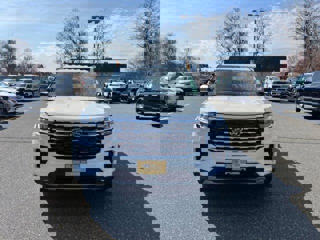 Certified 2025 Ford Explorer Active image 6