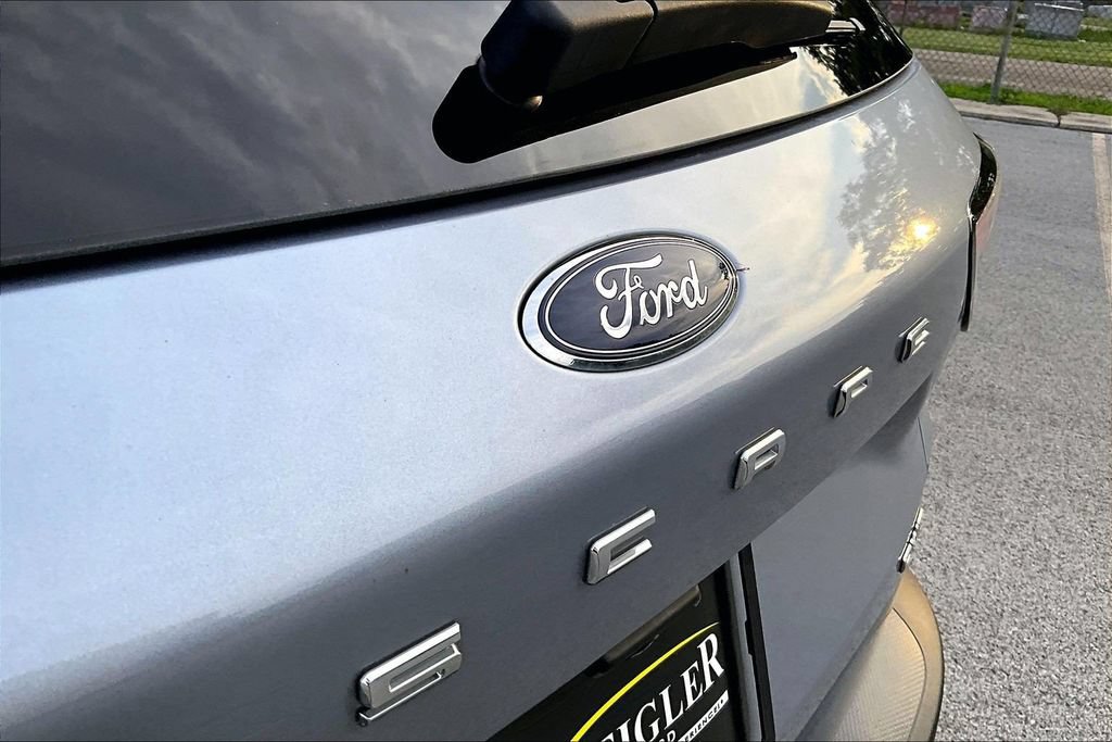 Certified 2022 Ford Escape SE w/ SE Sport Appearance Package AWD/4WD image 31