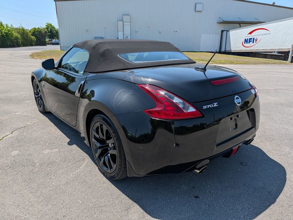 Used 2019 Nissan 370Z Touring RWD image 5
