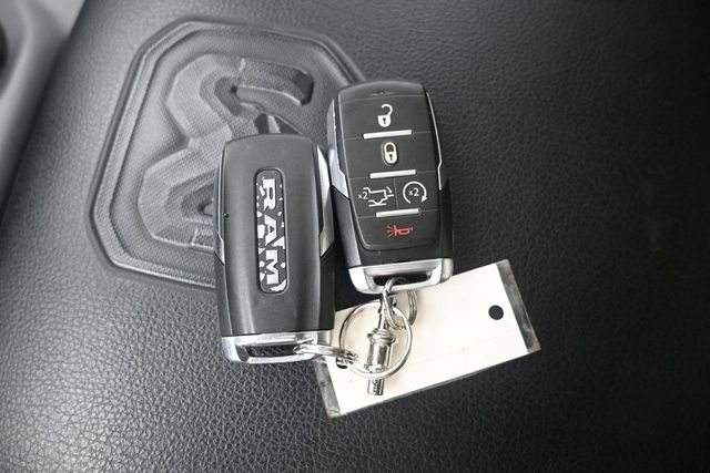 Used 2019 RAM 1500 Laramie AWD/4WD image 17