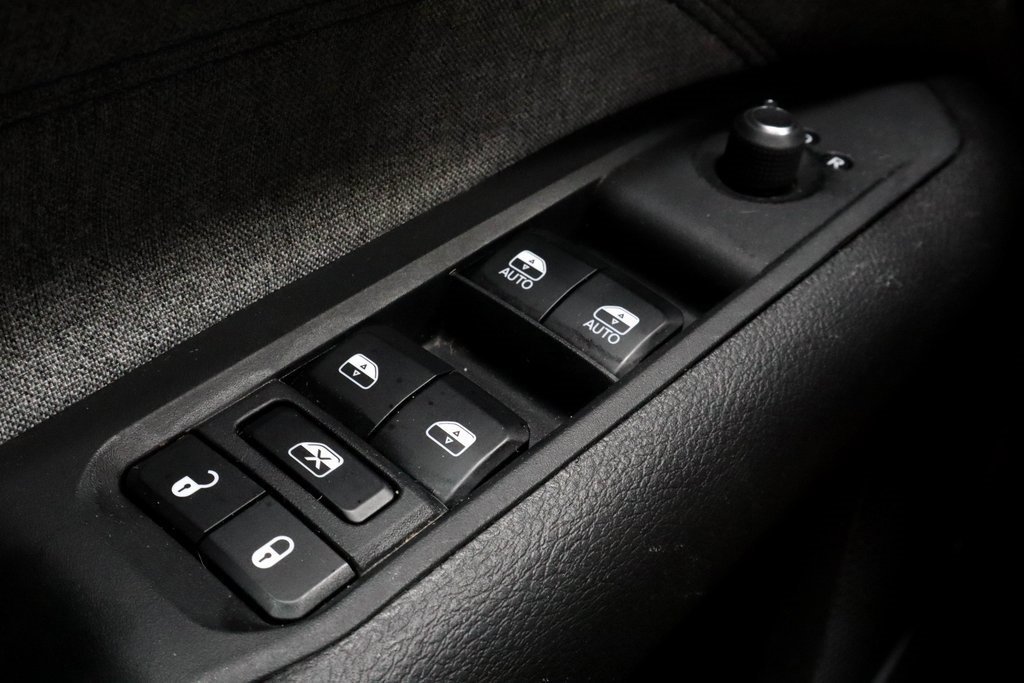 Used 2025 Jeep Compass Latitude image 26