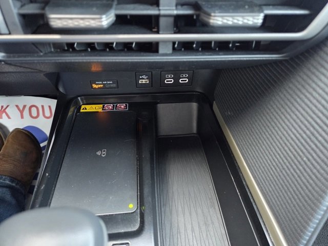 Used 2025 Toyota Camry SE image 23