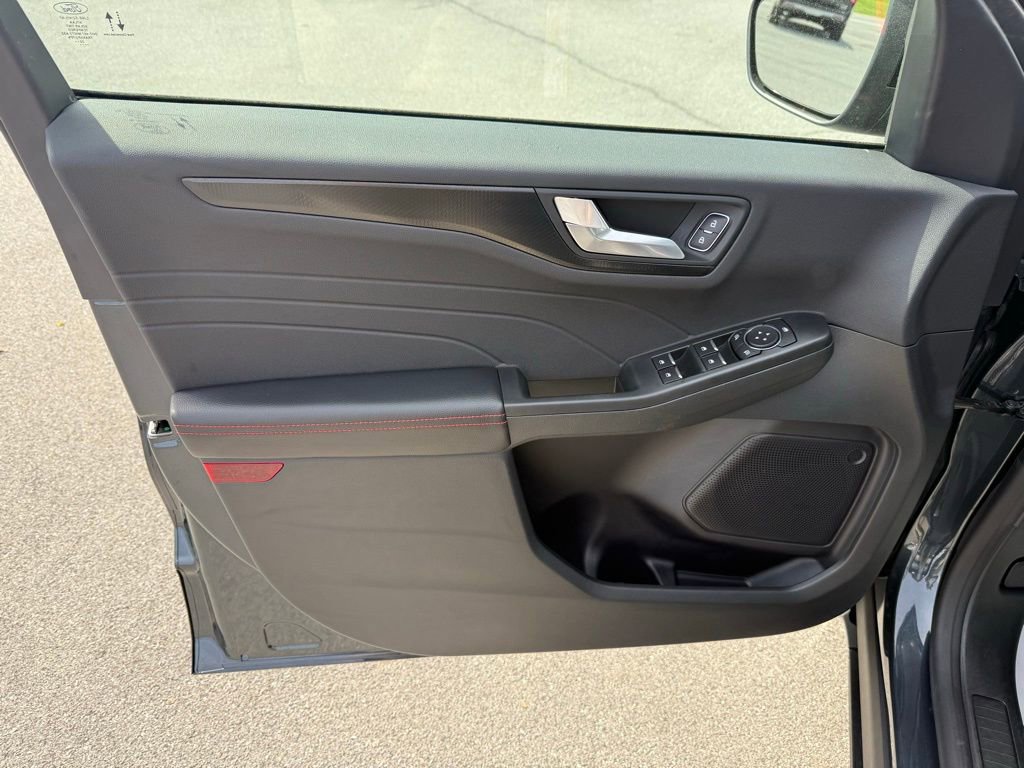 Certified 2022 Ford Escape SEL w/ SEL Stealth AWD Package image 13