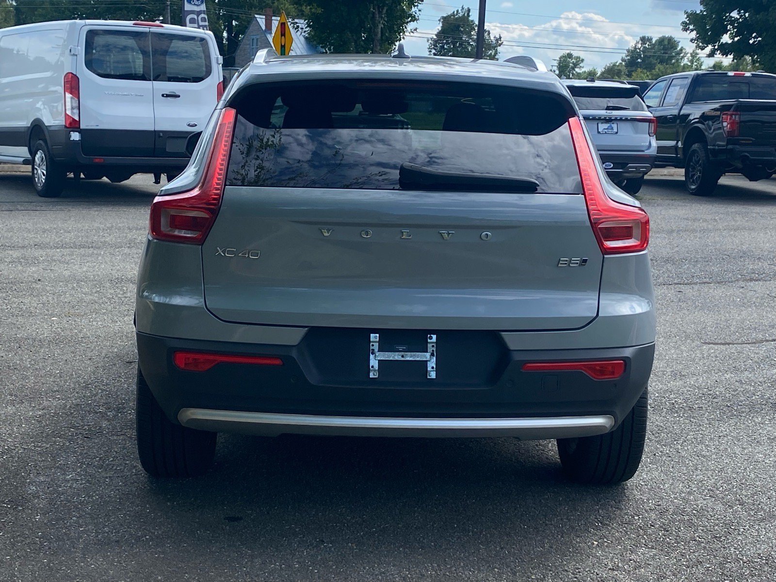 Used 2024 Volvo XC40 B5 Core AWD/4WD image 5