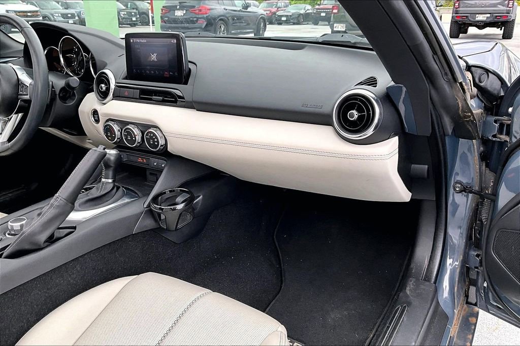 Used 2021 MAZDA MX-5 Miata RF Grand Touring RWD image 16