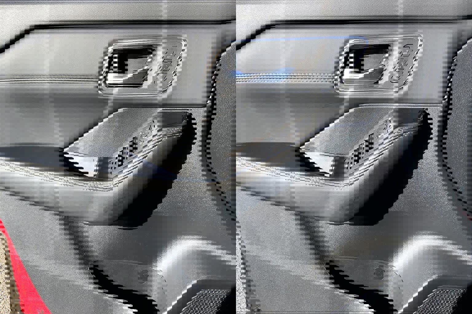 Used 2025 Nissan Rogue Platinum w/ Platinum Premium Package image 21