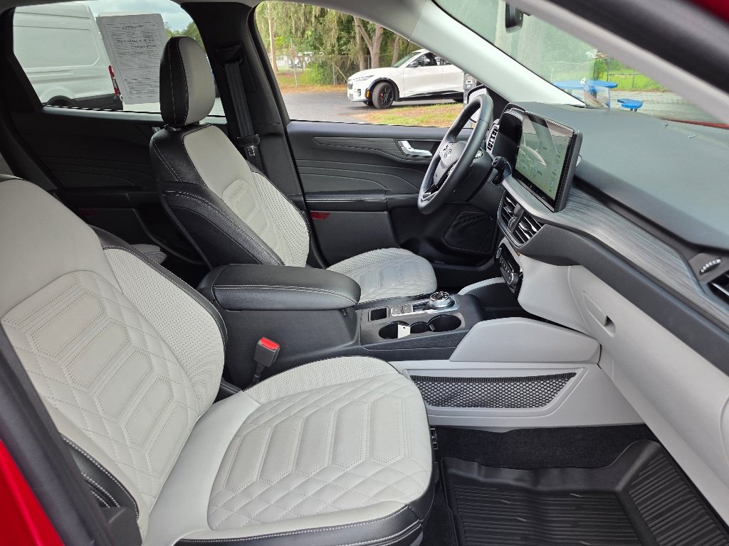 Certified 2023 Ford Escape Platinum w/ Premium Technology Package AWD/4WD image 15