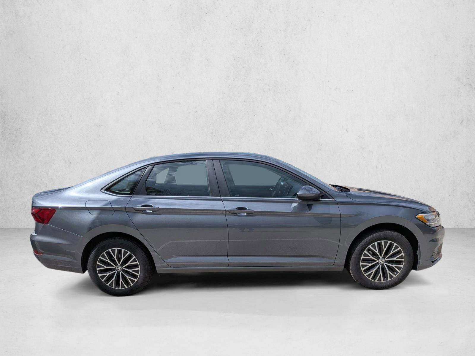 Used 2020 Volkswagen Jetta SE w/ SE Cold Weather Package FWD image 4