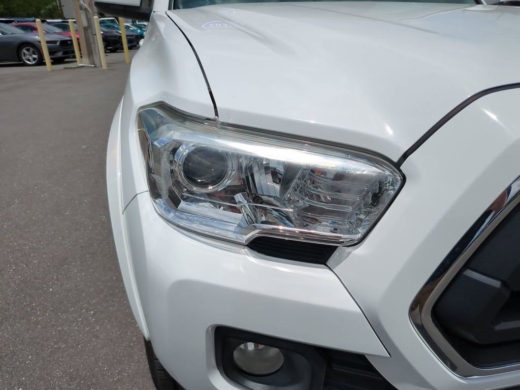 Used 2021 Toyota Tacoma SR5 RWD image 11