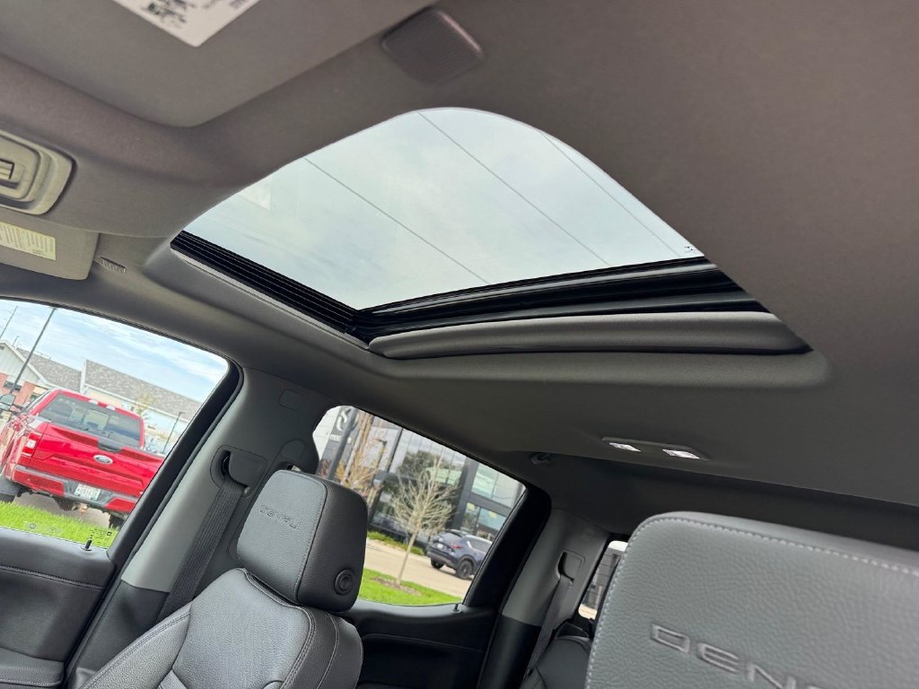 Used 2021 GMC Sierra 1500 Denali w/ Denali Premium Package AWD/4WD image 8