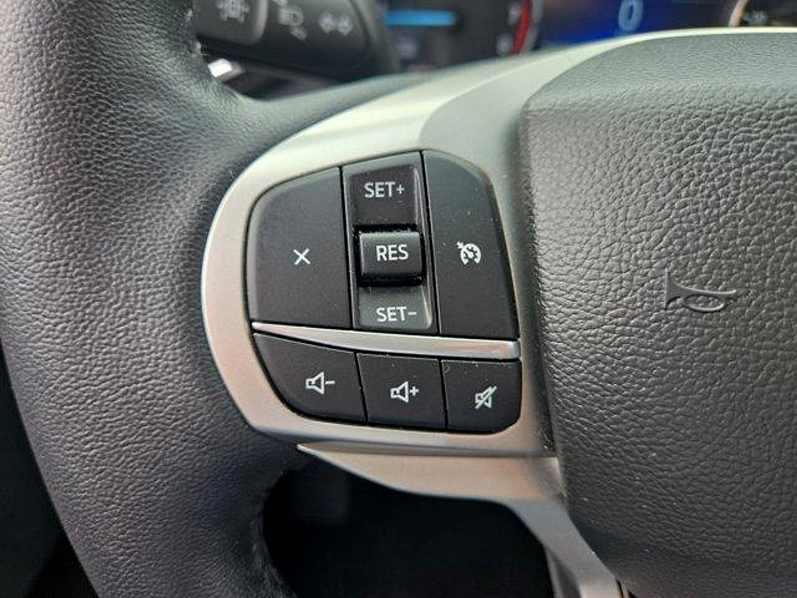 Certified 2023 Ford Explorer XLT w/ Equipment Group 202A AWD/4WD image 14