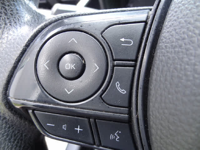 Used 2025 Toyota Corolla LE FWD image 17
