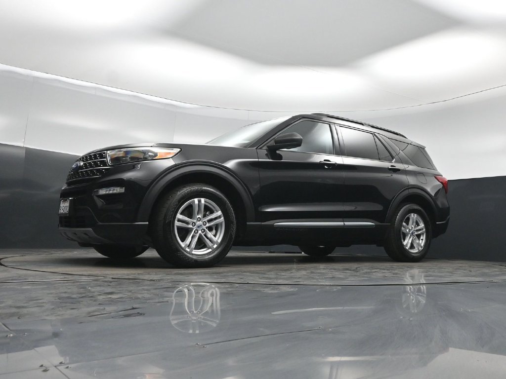 Certified 2023 Ford Explorer XLT w/ Equipment Group 202A RWD image 43