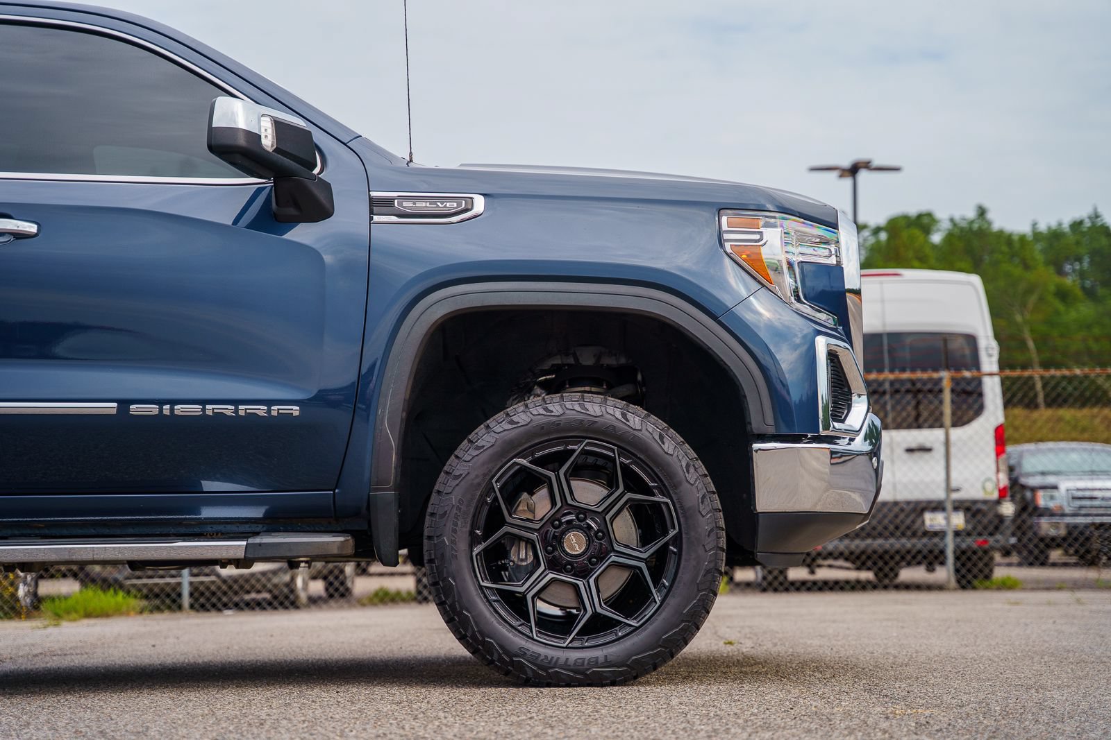 Used 2021 GMC Sierra 1500 SLT w/ SLT Premium Plus Package AWD/4WD image 11