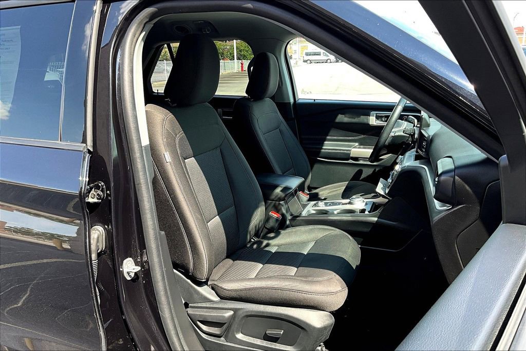 Certified 2023 Ford Explorer XLT w/ Class IV Trailer Tow Package image 7