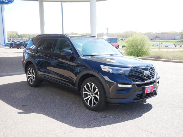 Certified 2024 Ford Explorer ST-Line w/ Class IV Trailer Tow Package AWD/4WD image 3