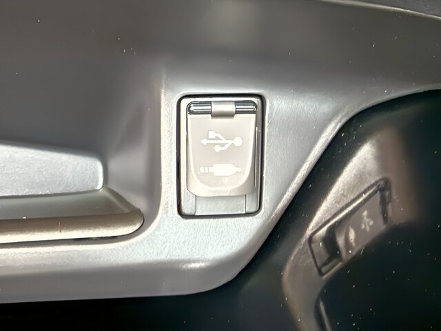 Used 2019 Toyota C-HR XLE FWD image 10