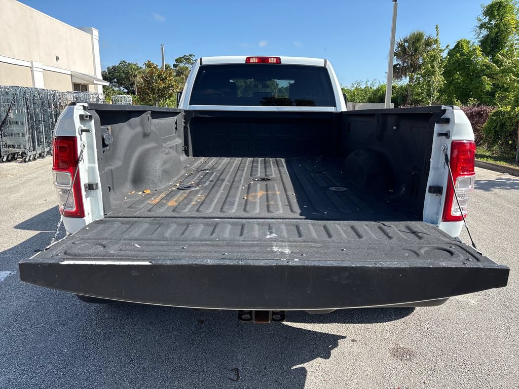 Used 2024 RAM 3500 Tradesman w/ Chrome Appearance Group AWD/4WD image 7