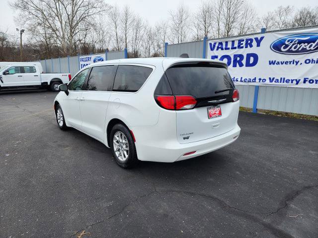 Used 2023 Chrysler Voyager LX FWD image 3