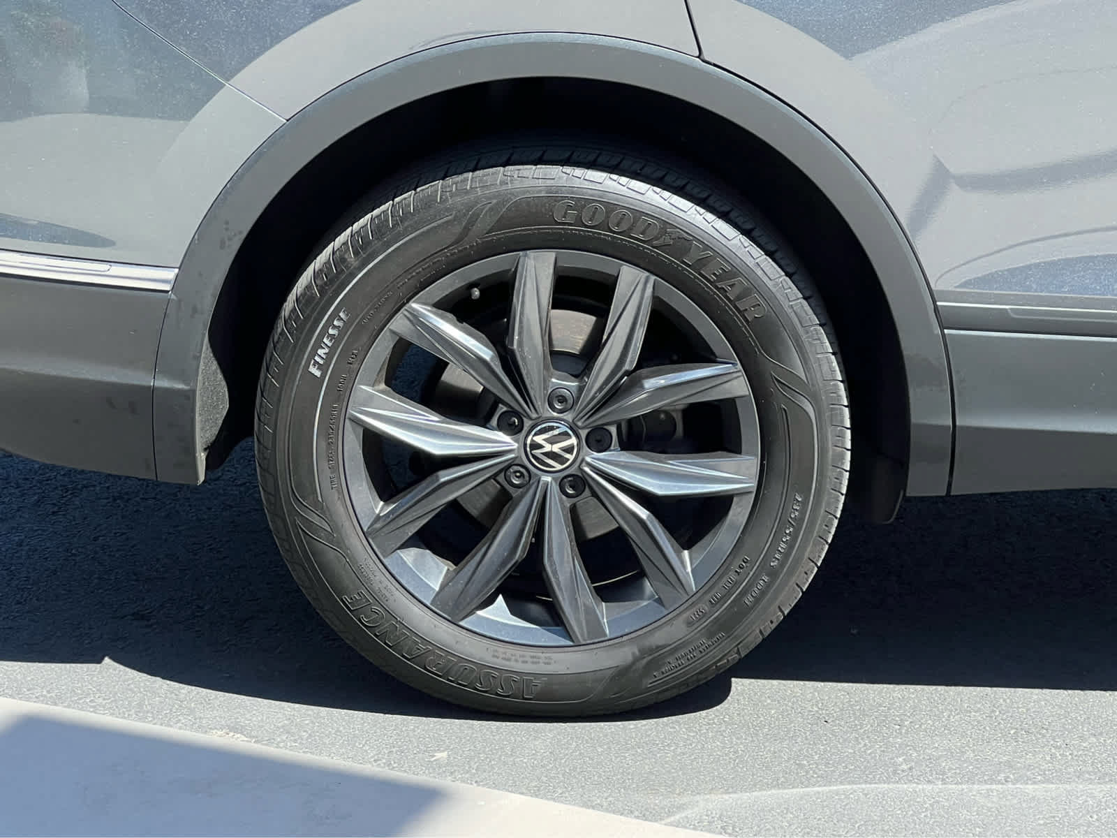 Used 2022 Volkswagen Tiguan SE AWD/4WD image 15