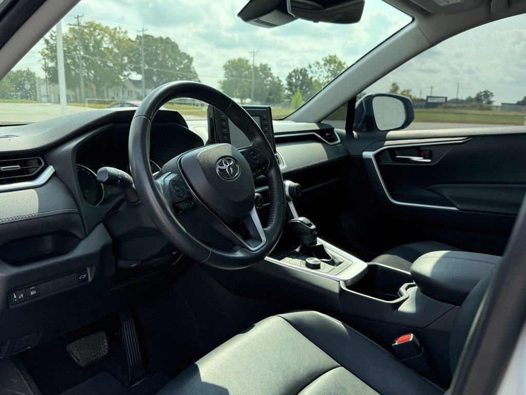 Used 2022 Toyota RAV4 XLE Premium image 9
