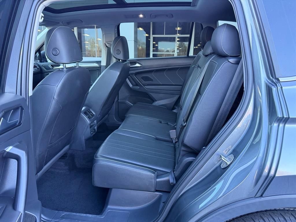 Used 2023 Volkswagen Tiguan SE w/ Panoramic Sunroof Package FWD image 13