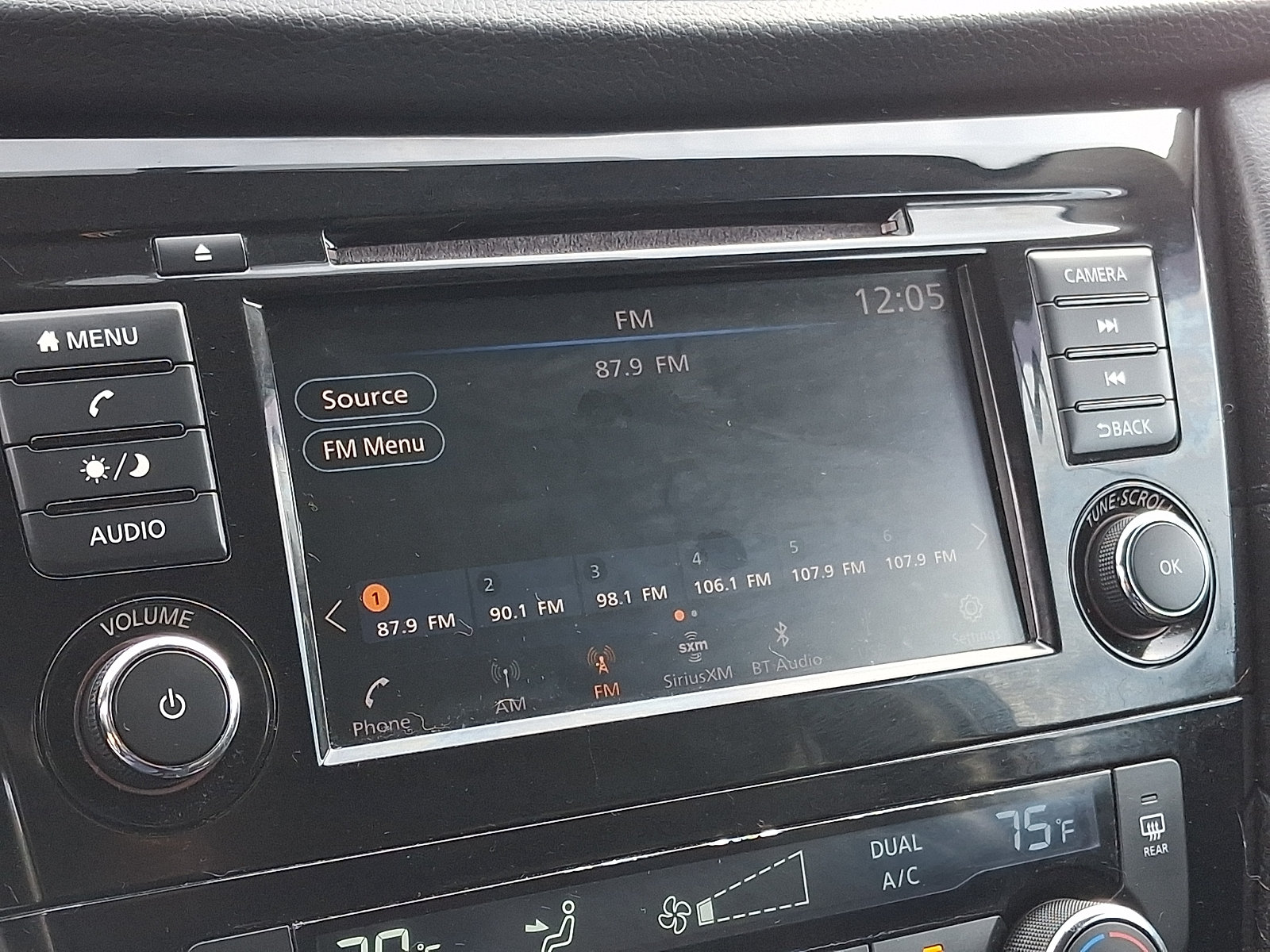Used 2018 Nissan Rogue SV AWD/4WD image 16