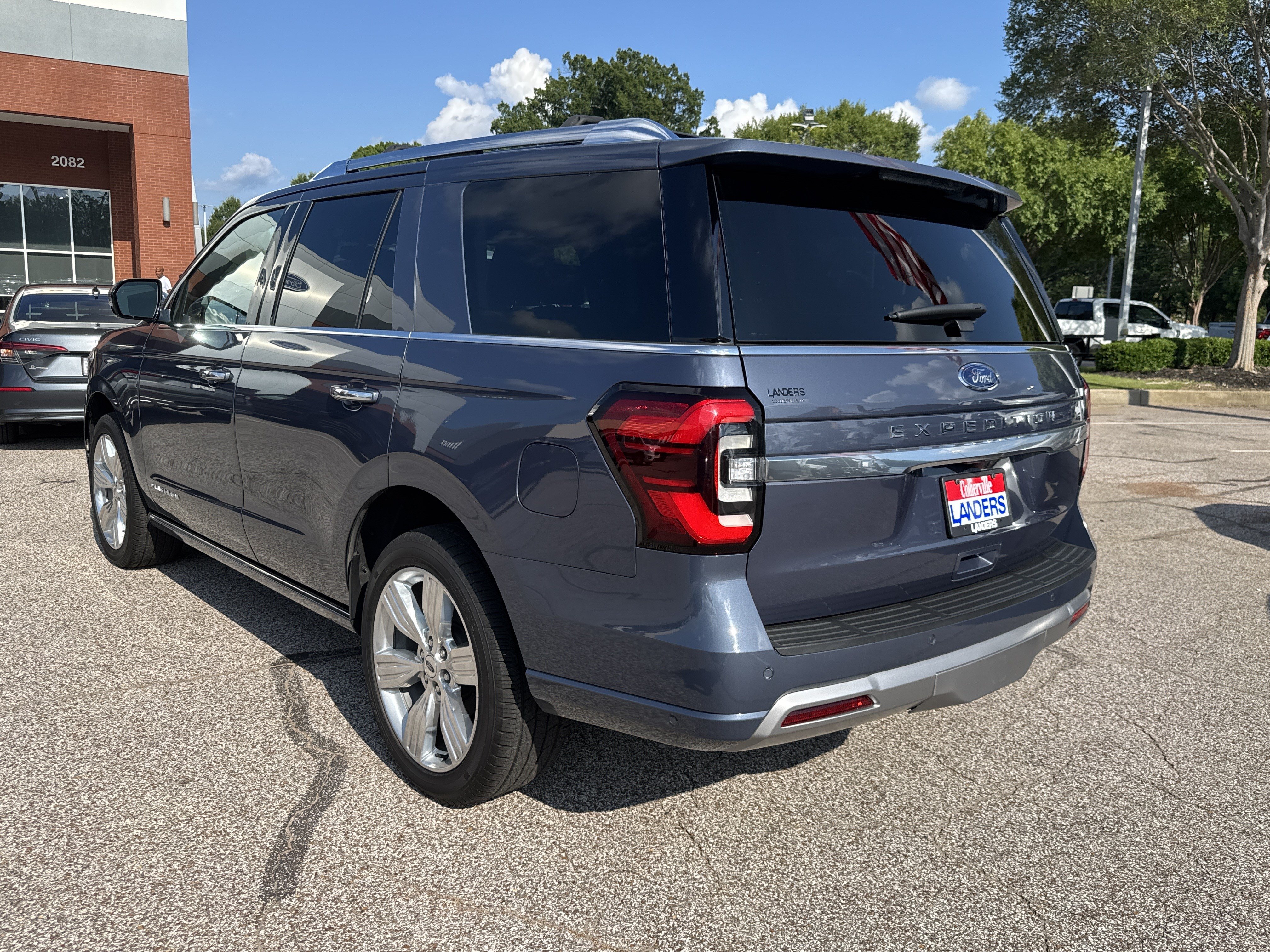 Certified 2022 Ford Expedition Platinum RWD image 5