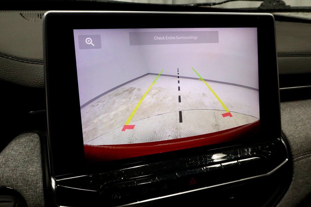 Used 2023 Jeep Compass Latitude image 9