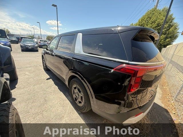 Used 2025 Kia Carnival FWD image 3