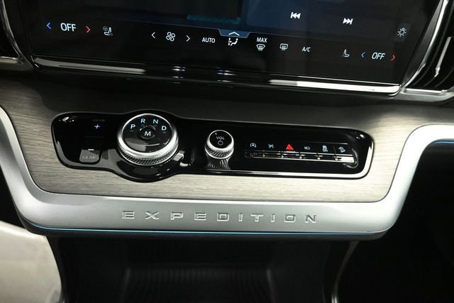 Certified 2025 Ford Expedition Platinum w/ Driver's Package AWD/4WD image 14