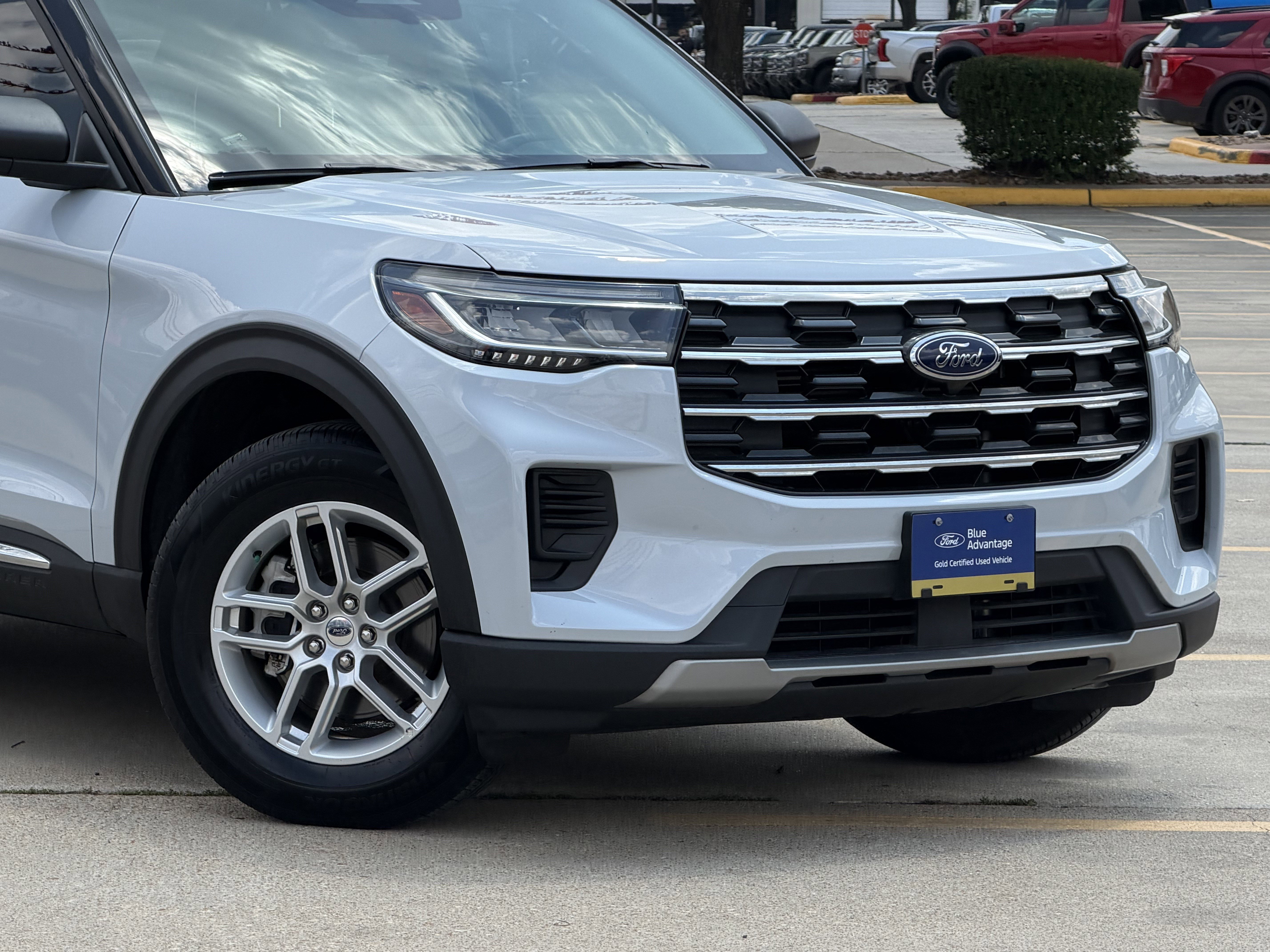 Certified 2025 Ford Explorer Active RWD image 2