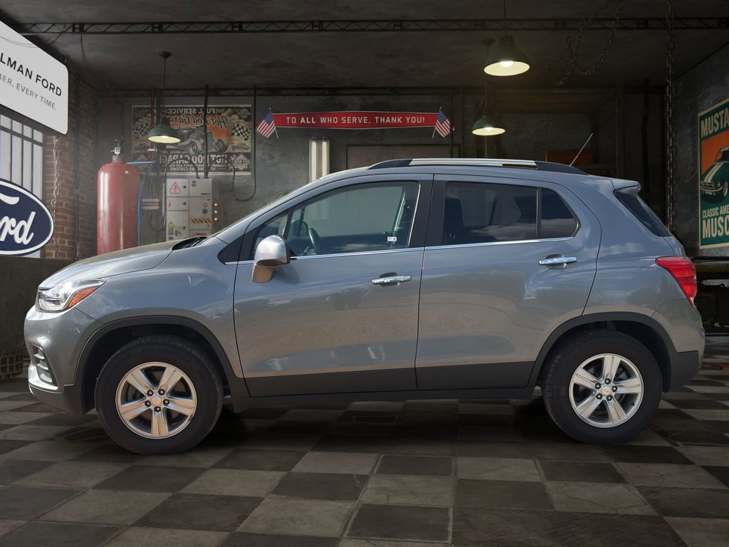 Used 2020 Chevrolet Trax LT w/ LT Convenience Package image 3