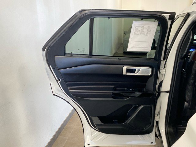 Certified 2023 Ford Explorer Platinum w/ Technology Package AWD/4WD image 9