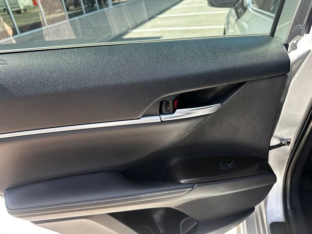 Used 2022 Toyota Camry XSE FWD image 21