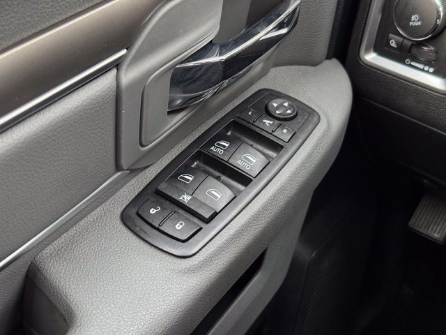 Used 2018 RAM 1500 SLT AWD/4WD image 32