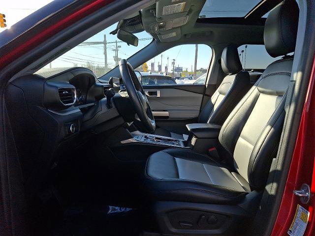 Certified 2022 Ford Explorer XLT w/ Equipment Group 202A image 15