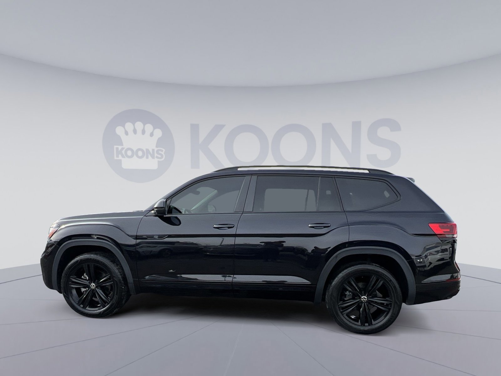 Used 2022 Volkswagen Atlas SEL R-Line image 2